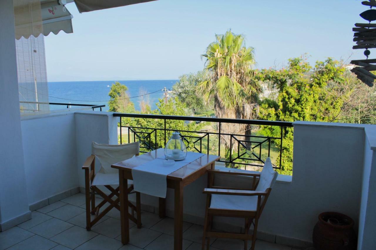 Fokais Beach Apartment Néa Fókaia Exteriör bild